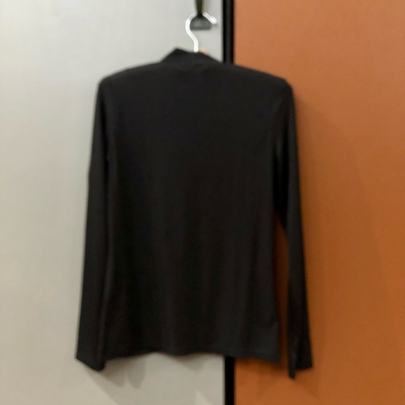 Super cute top - Picture 2 of 6